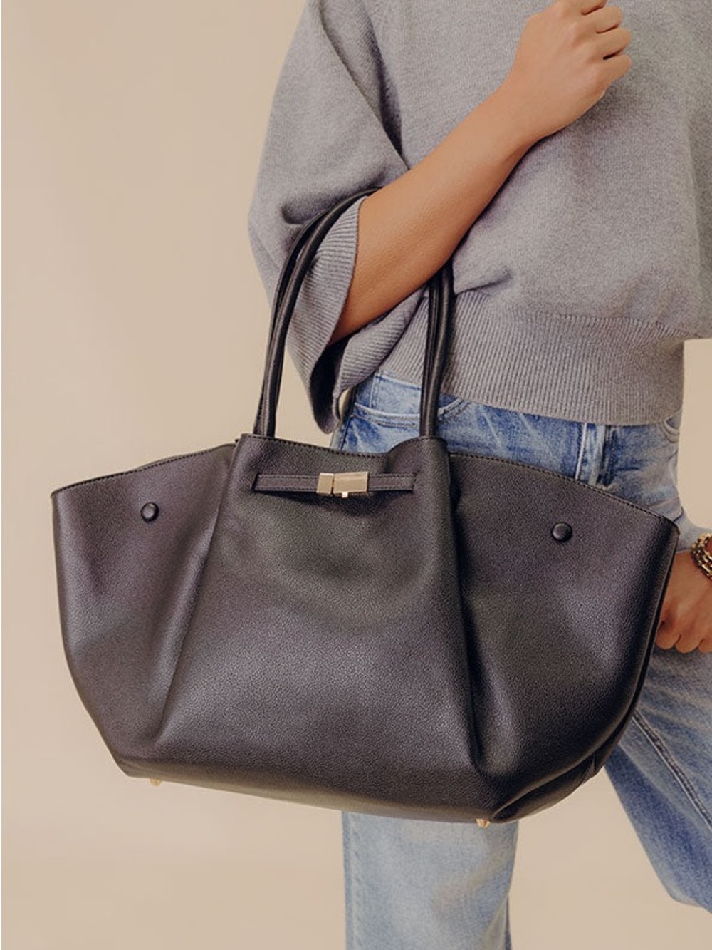 URBAN EXPRESSIONS KAIA FAUX LEATHER TOTE IN BLACK